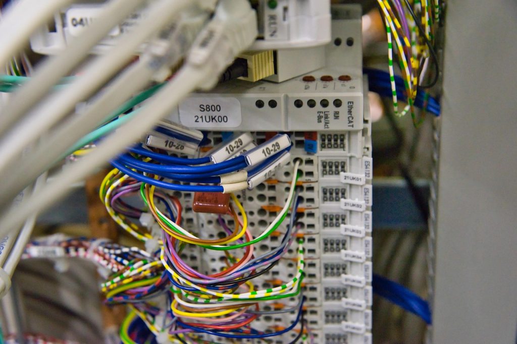 Programmazione PLC e automazione industriale: come trovare rapidamente il talento tecnico giusto